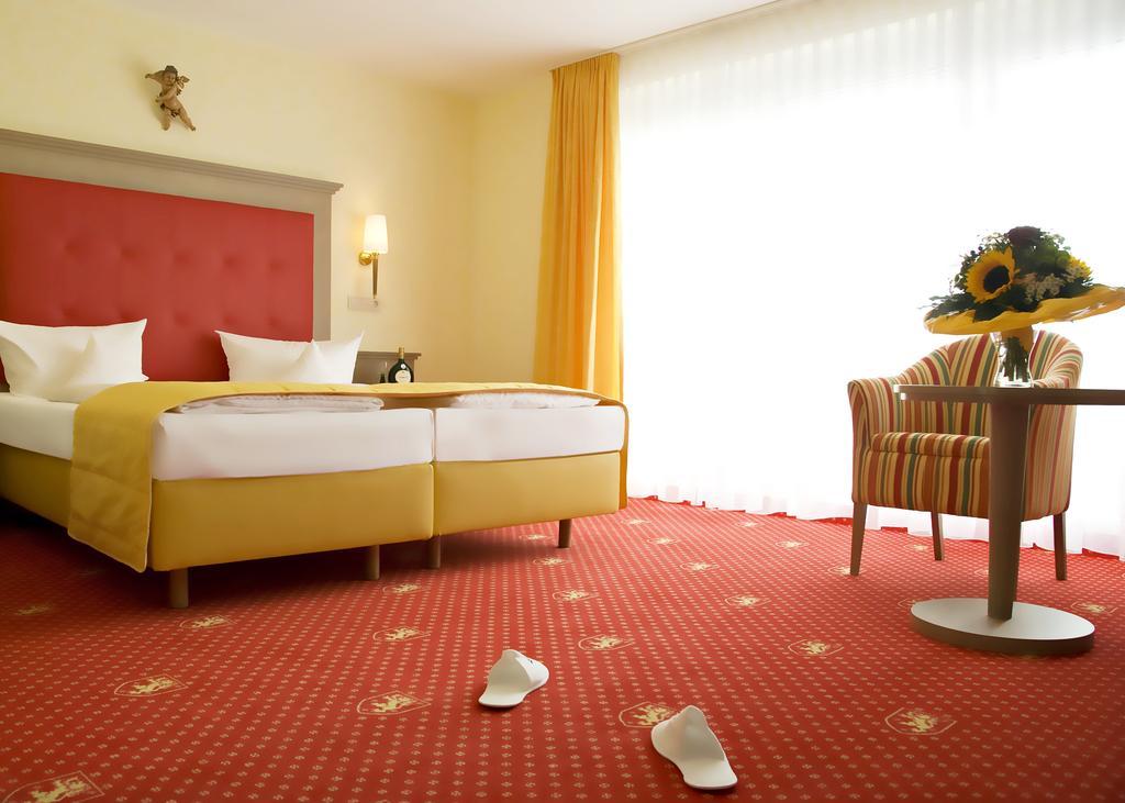 Hotel Wittelsbacher Hoeh Wurtzbourg Extérieur photo